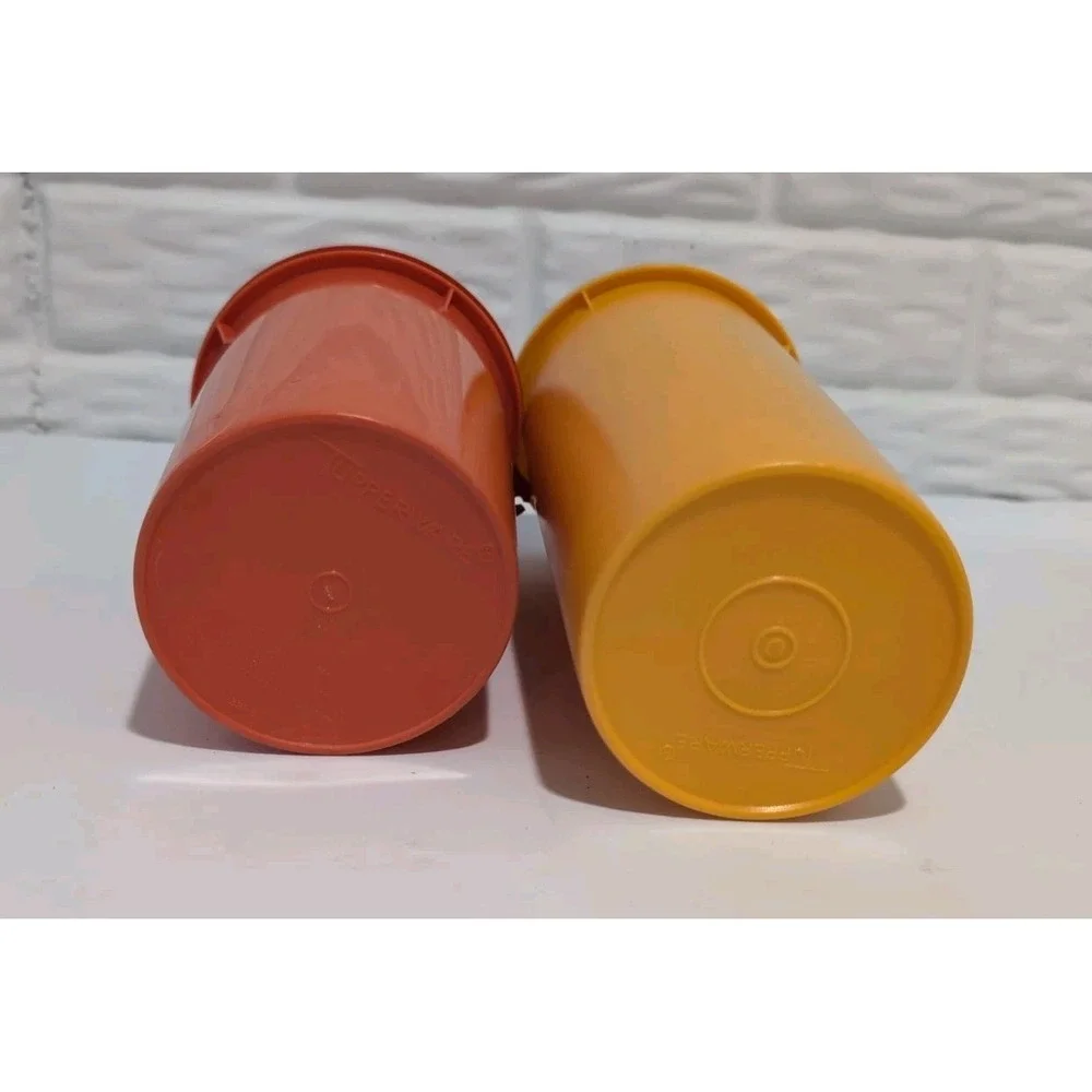 Vintage Set Of 2 Tupperware Beverage Containers Yellow 261 & Orange 321 Spout